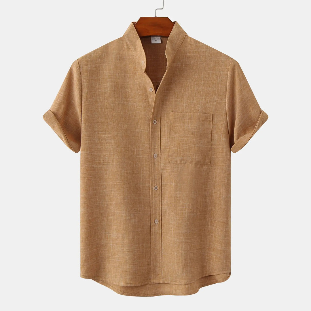 Camicia uomo estiva in lino, maniche corte, stile casual. Perfetta per le giornate calde e la moda mare.