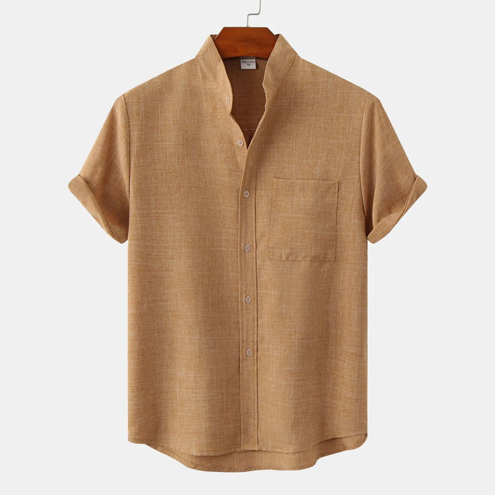 Camicia uomo estiva in lino, maniche corte, stile casual. Perfetta per le giornate calde e la moda mare.