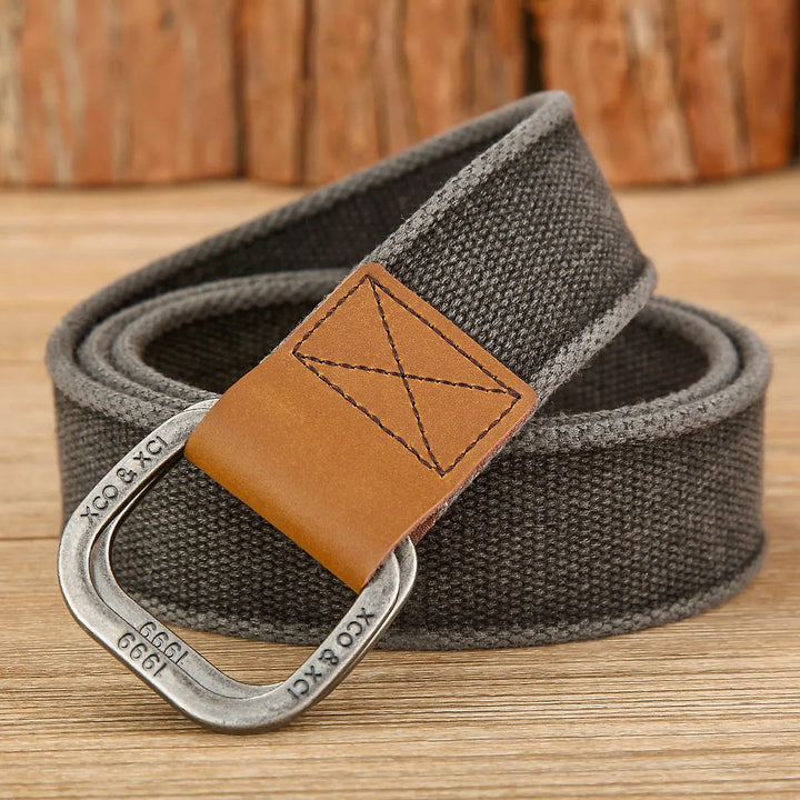 Elegante cintura in tela beige per uomo, un accessorio versatile.