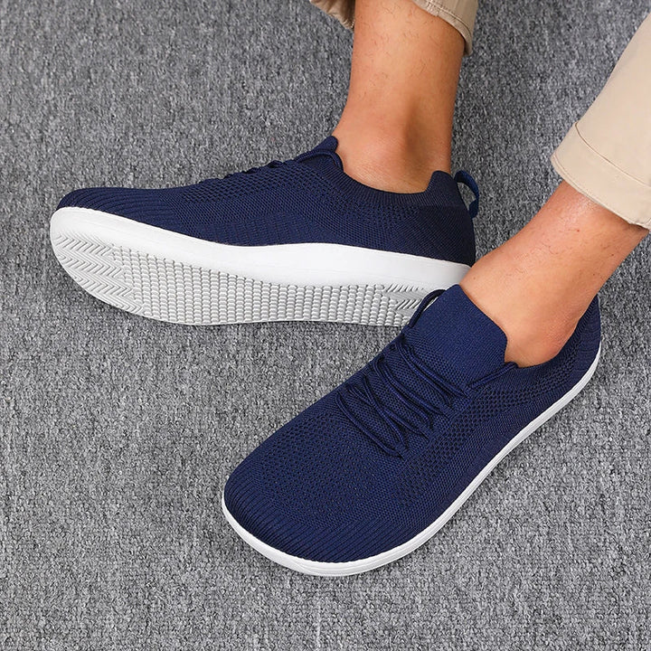 Moda urbana: sneakers uomo leggere con design moderno. Comfort e ammortizzazione per la città.