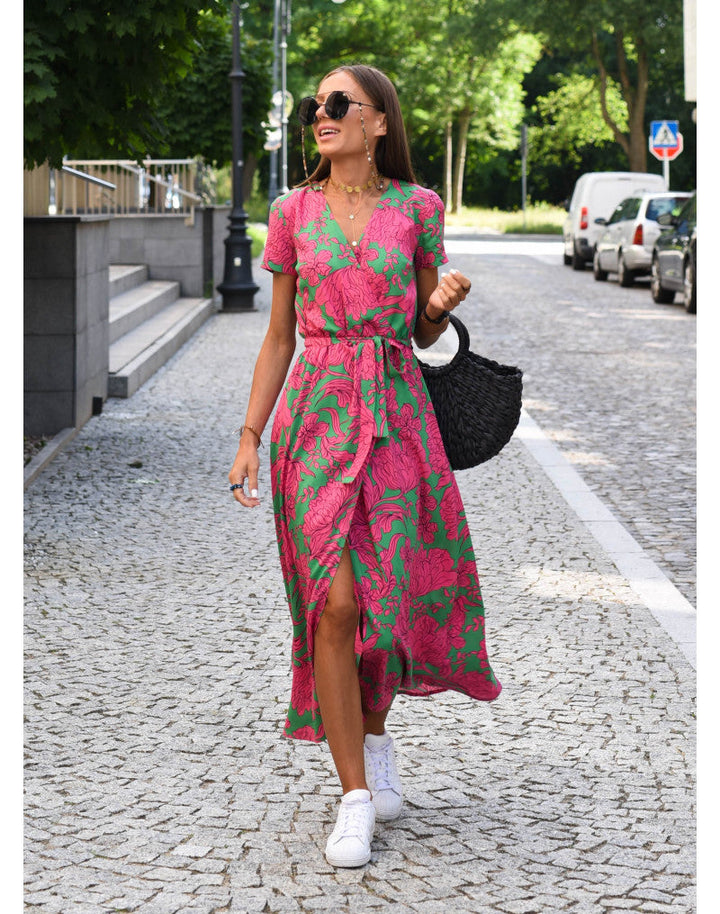 Maxi abito estivo da donna con spacco, ideale per l'estate, comodo e fluido per look casual o eleganti.