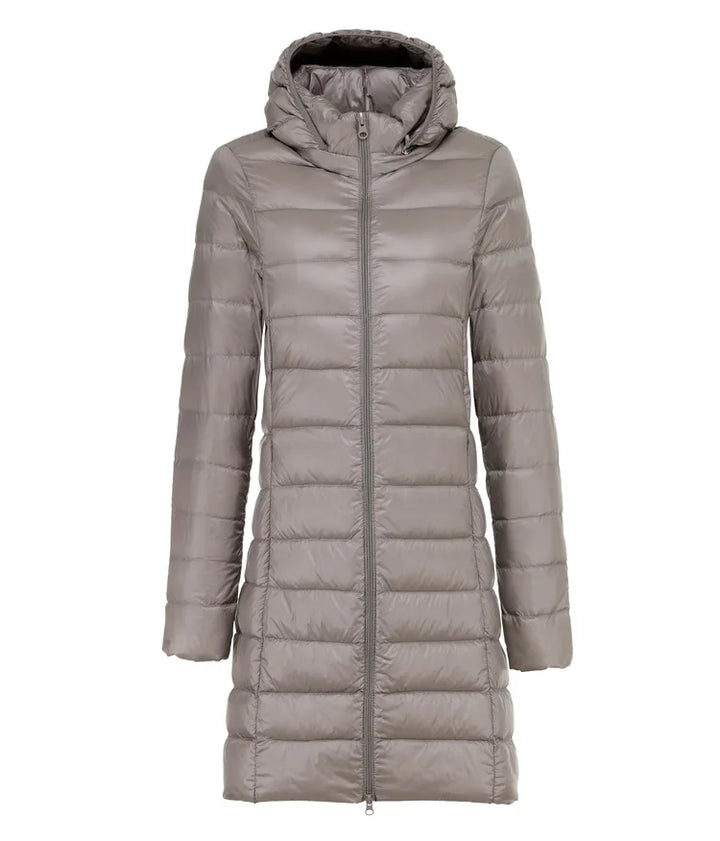 Versatile cappotto lungo donna invernale, piumino ultraleggero. Ideale per un look slim fit e caldo.