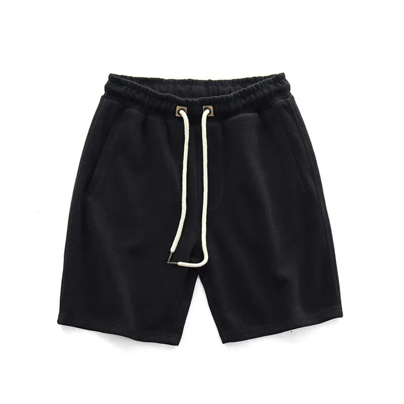 Pantaloncini uomo neri, leggeri e comodi, con vita elastica regolabile e pratiche tasche per sport o tempo libero.
