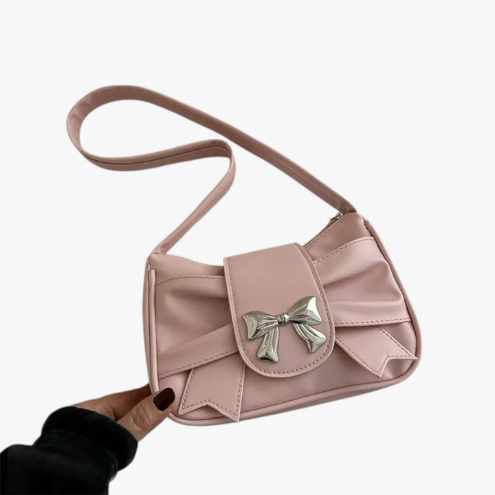Pochette argento da donna, accessorio brillante e compatto, per serate ed eventi speciali.
