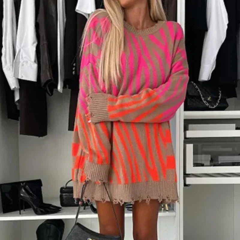 Pullover donna zebrato bianco e nero, modello elegante e oversize. Perfetto per l'autunno e l'inverno.