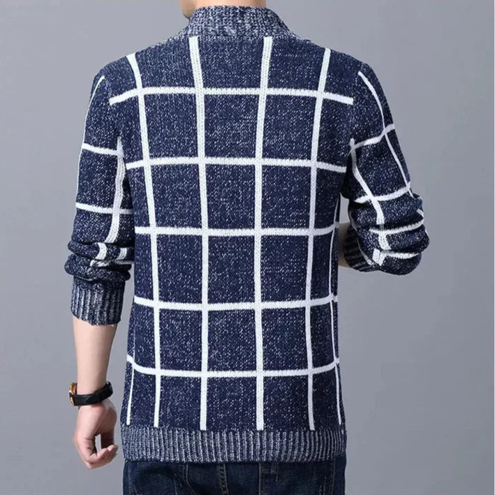 Cardigan uomo nero in maglieria con bottoni e design a griglia. Maglia calda ed elegante per l'uomo moderno.