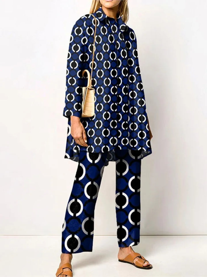Completo donna vintage elegante due pezzi, camicetta morbida e pantaloni confortevoli per stile sofisticato.