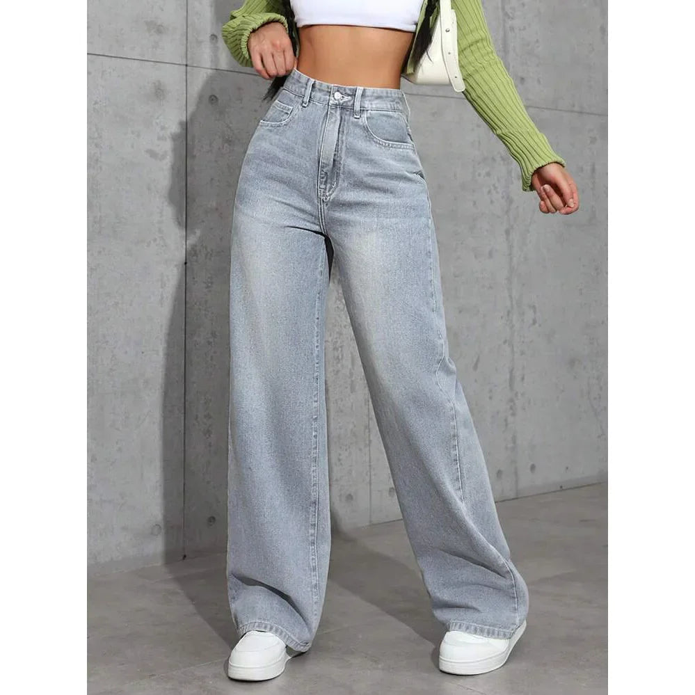 Outfit femminile: jeans vita alta gamba larga. Comfort e stile moderno per la moda donna.