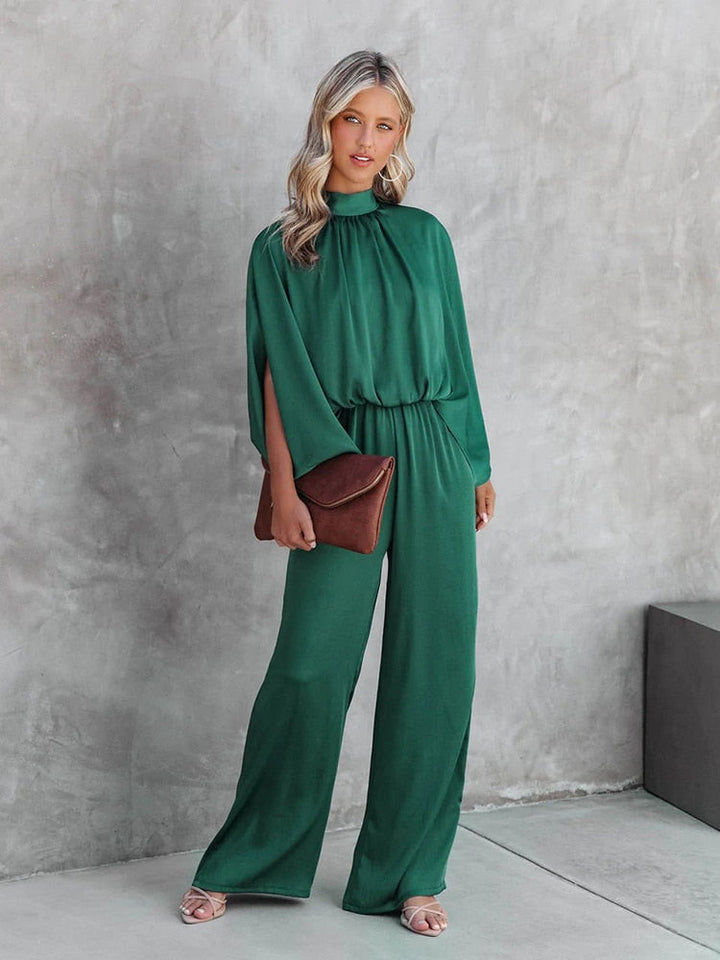 Tuta donna verde smeraldo con pantaloni ampi, ideale come vestito da cerimonia o abito da sera elegante.