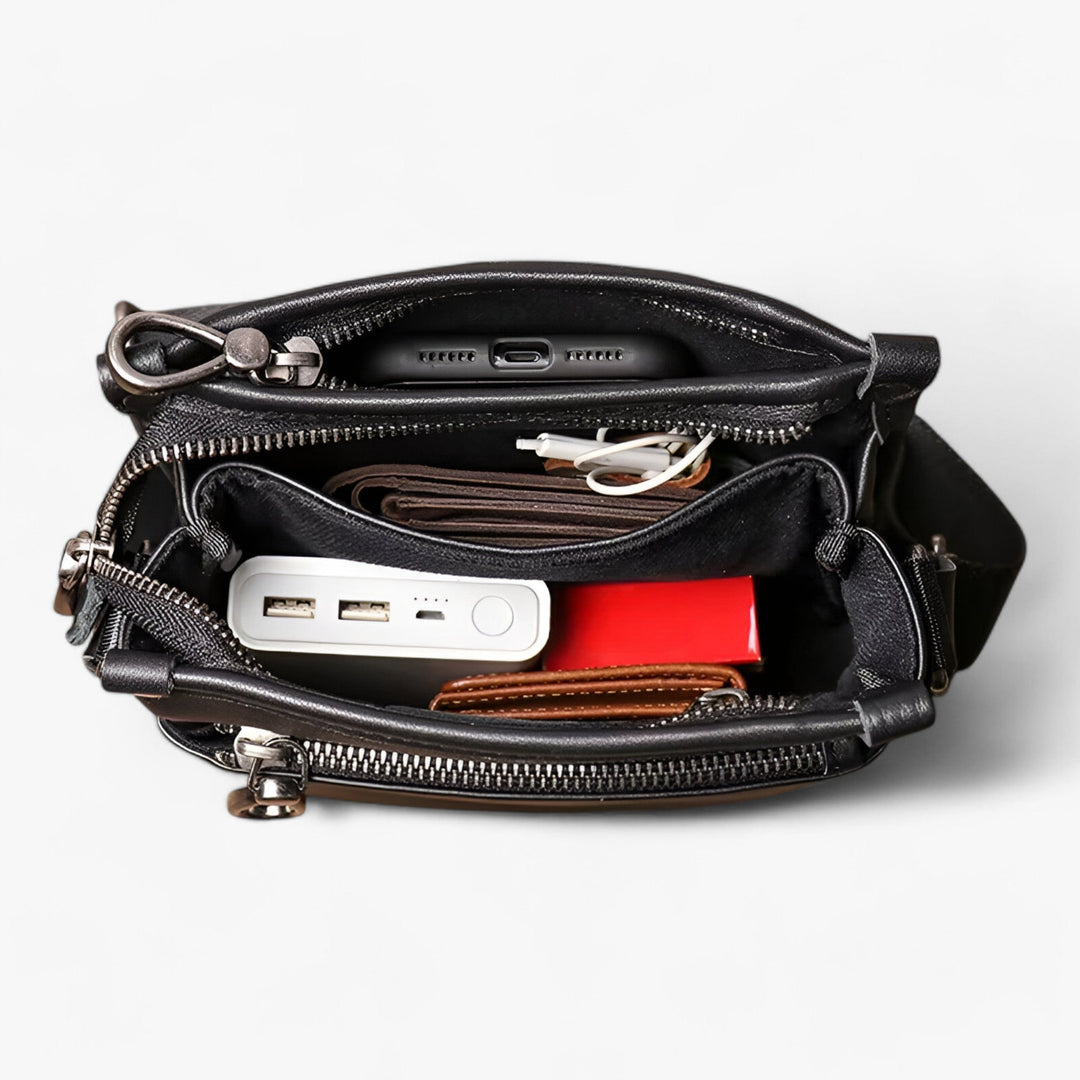 Borsa tracolla verticale uomo nera elegante, in ecopelle, versatile per viaggio e look quotidiano e pratico.
