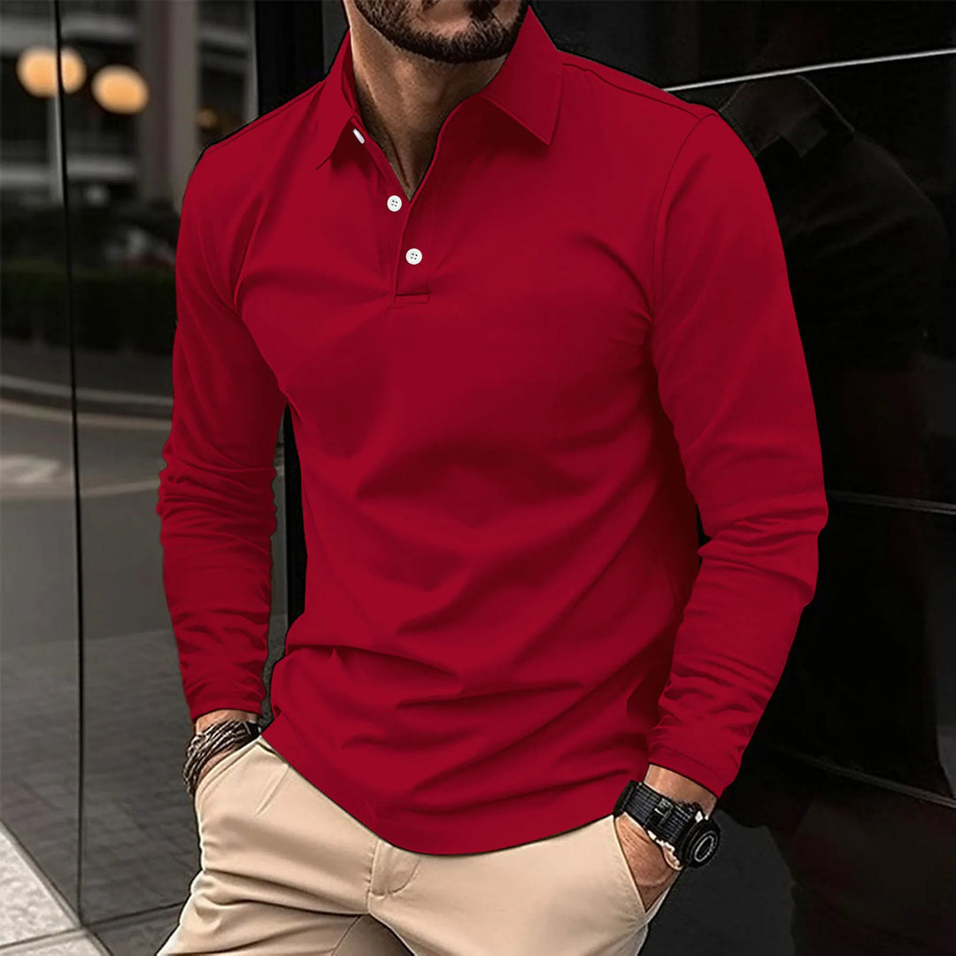 Dettaglio della polo uomo a maniche lunghe slim fit, con focus su tessuto e finiture, per un top moderno.