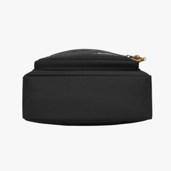 Borsa messenger verde in tessuto, compatta e versatile per uomo, perfetta per viaggi.