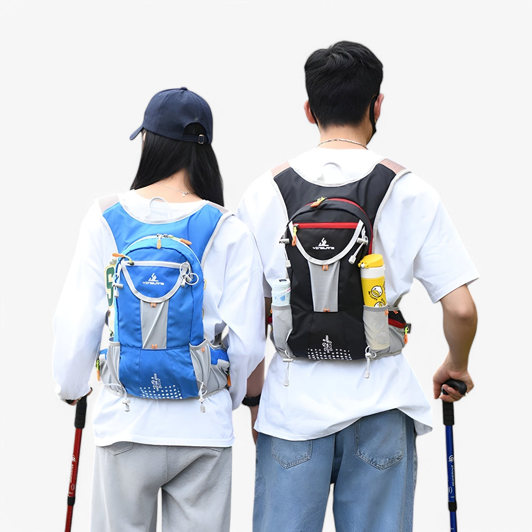 Zaino idratante sportivo compatto unisex, ideale per trekking e viaggio leggero.