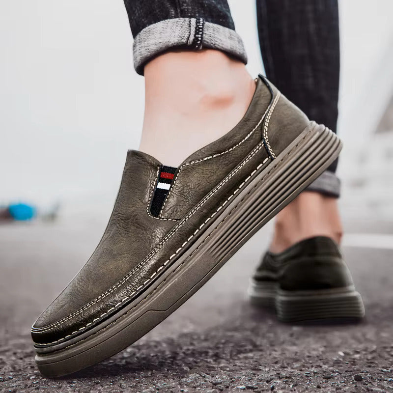 Mocassini uomo in ambiente business casual. Comfort e stile per un look elegante e moderno.
