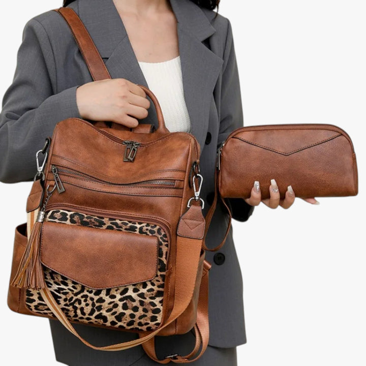 Zaino donna frontale, mostra tasche esterne con cerniera, design accattivante multicolore.