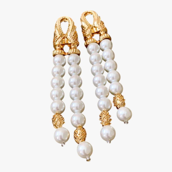 Orecchini pendenti oro donna, caratterizzati da elemento sferico, accessori perfetti per look sofisticati.