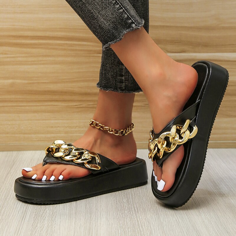 Ballerine femminili con catena, design slip-on e punta arrotondata. Scarpe piatte comode e alla moda.