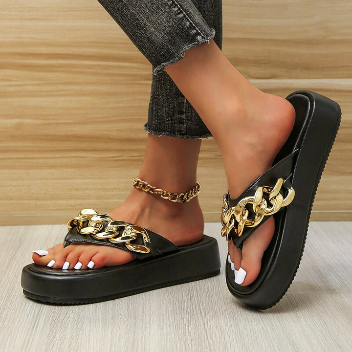 Ballerine femminili con catena, design slip-on e punta arrotondata. Scarpe piatte comode e alla moda.
