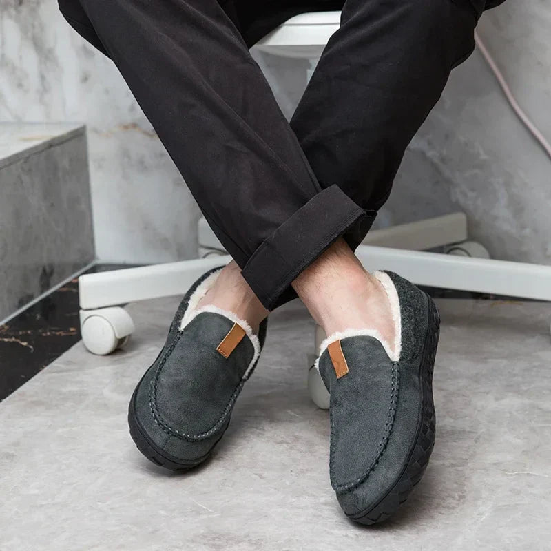 Slip-on uomo: mocassini antiscivolo, perfetti per l'autunno e per il massimo comfort in casa.
