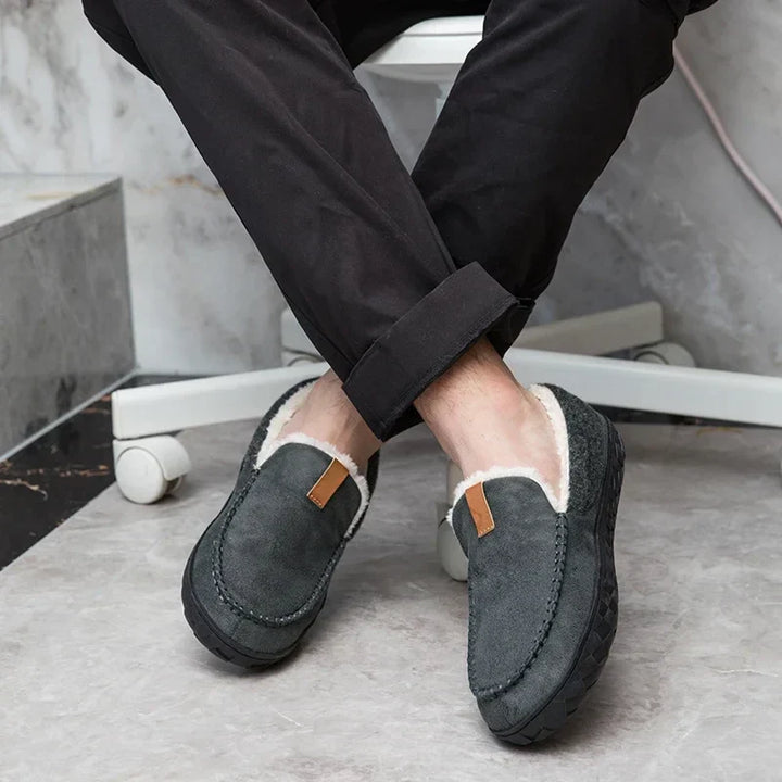 Slip-on uomo: mocassini antiscivolo, perfetti per l'autunno e per il massimo comfort in casa.
