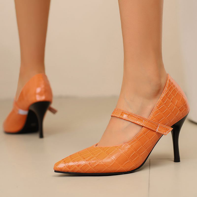 Calzatura décolleté donna per la primavera, con tacco comodo, cinturino e design versatile blu.