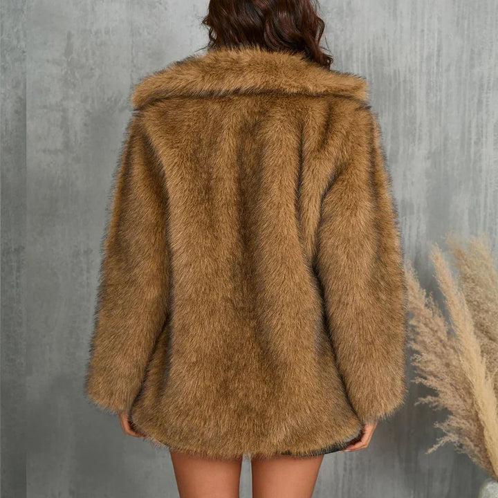 Tendenza moda donna: cappotto invernale oversize per un inverno fashion.