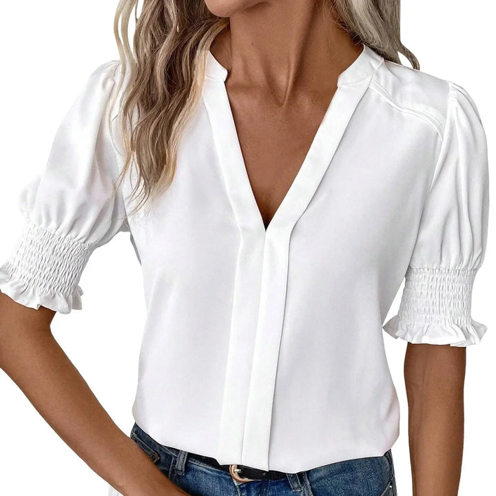 Blusa donna a maniche corte, ideale per moda ufficio o outfit casual. Scollo a V e dettagli raffinati.