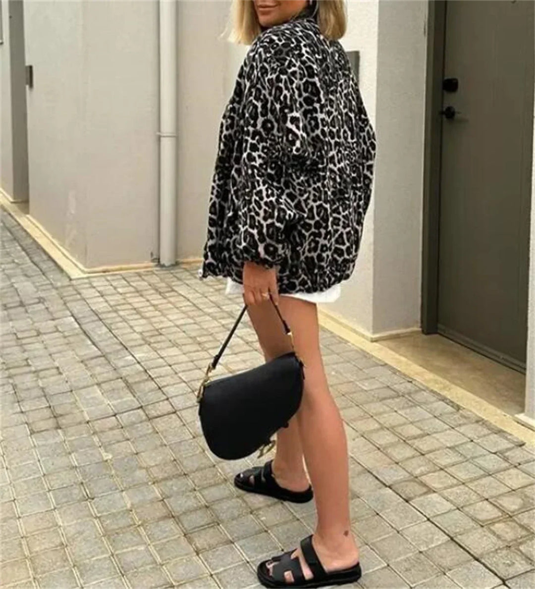 Giacca bomber leopardata donna, un capo di moda femminile versatile, per autunno e primavera.