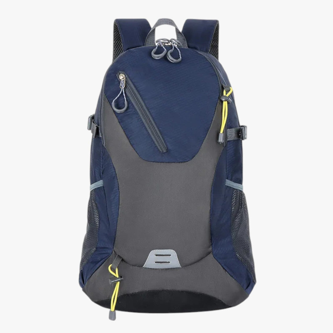 Zaino uomo leggero e compatto per viaggi outdoor e uso quotidiano. Borsa sportiva multiuso per ogni avventura.