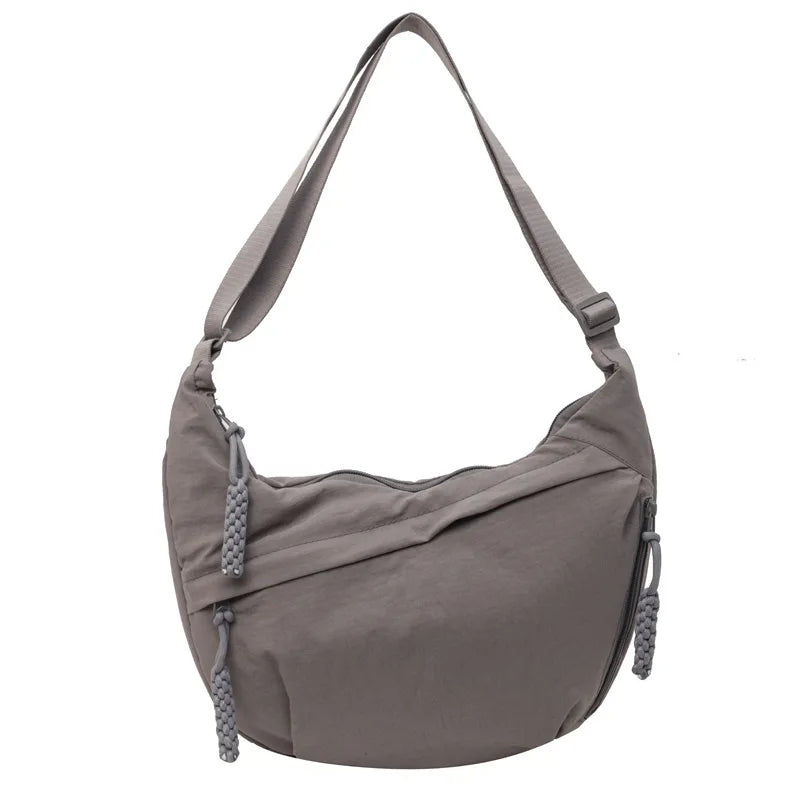 Accessorio donna: borsa a tracolla casual, capiente per essentials, colore nero.