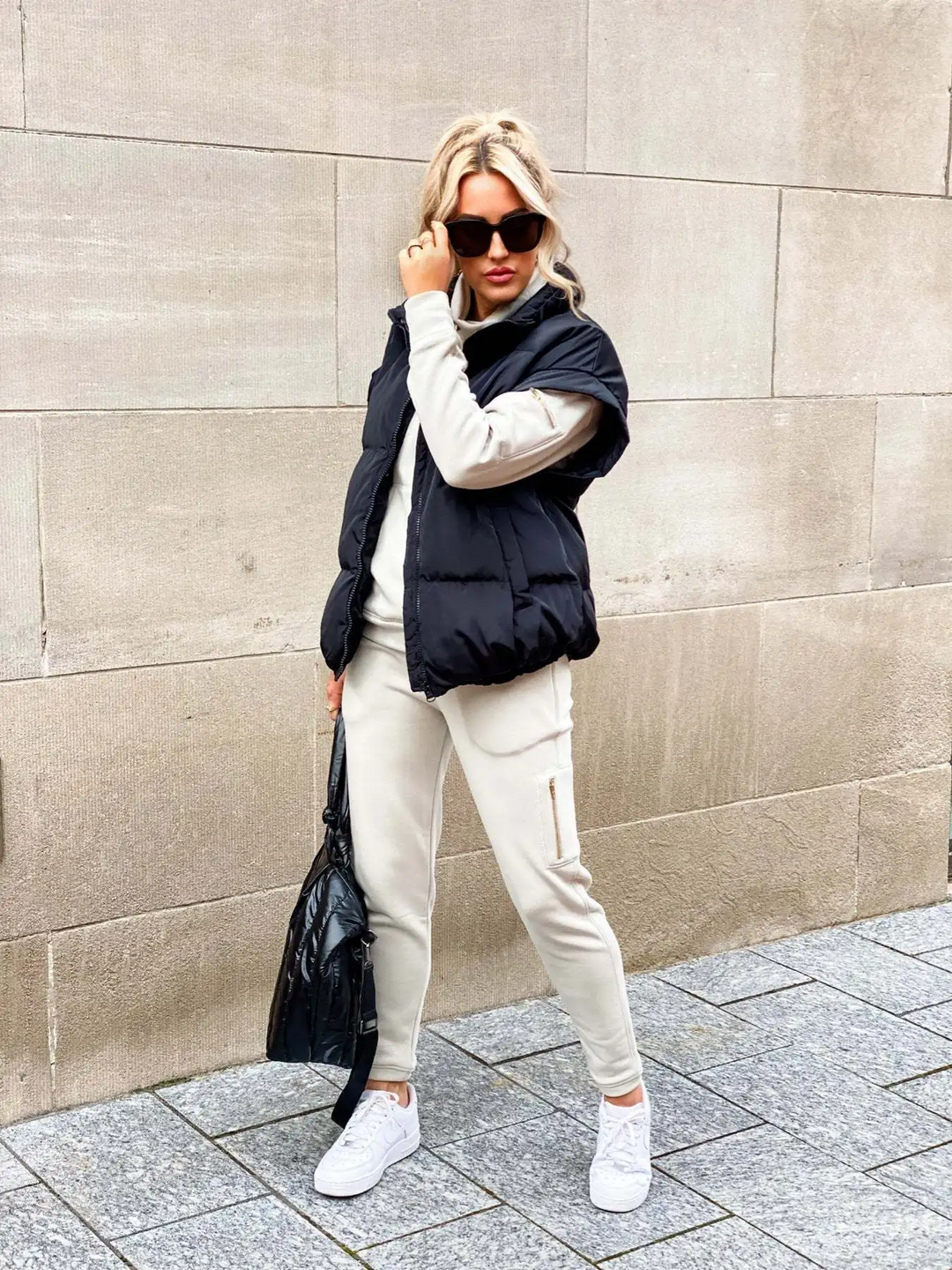Gilet da donna invernale, versatile e senza maniche. Caldo e confortevole per abbinamenti di moda casual o eleganti.
