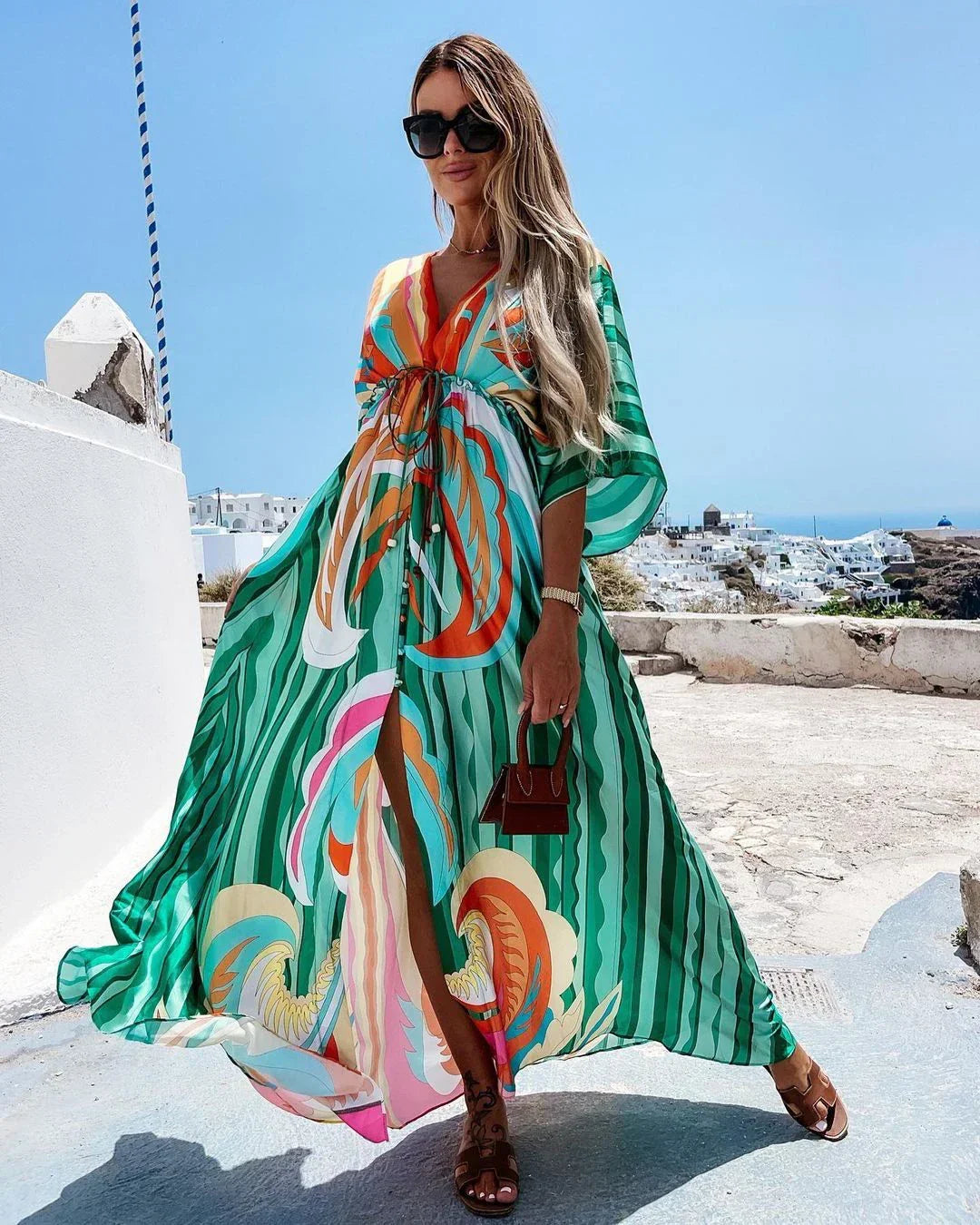 Kimono donna taglie forti elegante, fluido e leggero, perfetto come copricostume da spiaggia estivo.