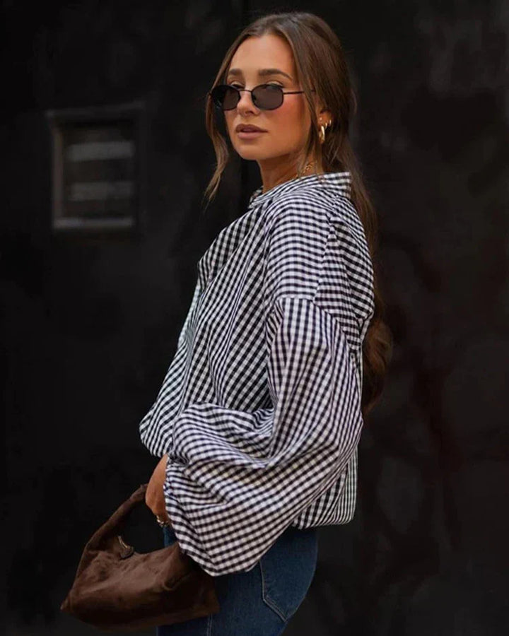 Camicetta donna a quadri oversize, nera, con maniche a palloncino. Abbigliamento comodo e stile moderno.