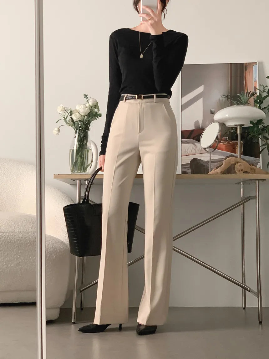 Pantaloni donna a gamba larga neri con vita alta, ideali per look eleganti e sofisticati in ufficio.