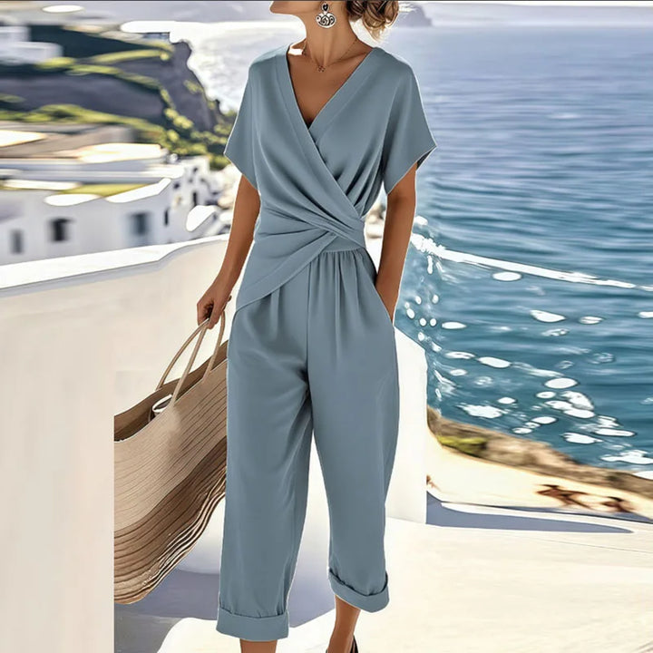 Set coordinato donna versatile con top incrociato e pantaloni a gamba larga. Moda femminile, outfit elegante e casual.