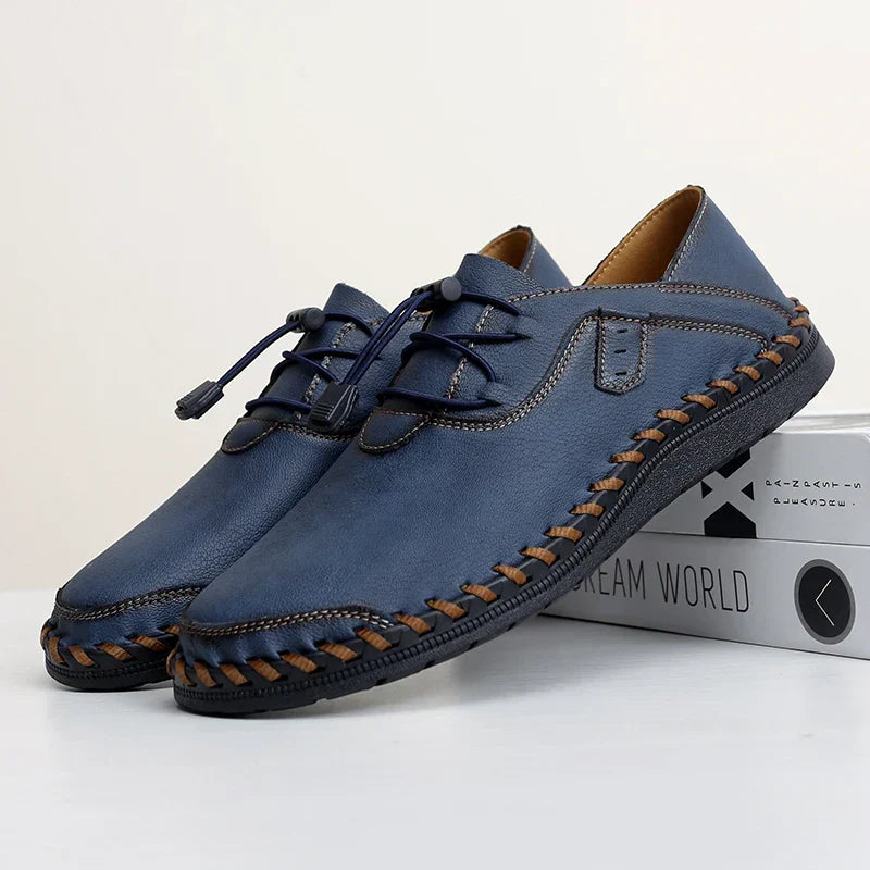 Scarpe da uomo eleganti con lacci e cuciture artigianali. Ideali per business, ufficio e look formale.