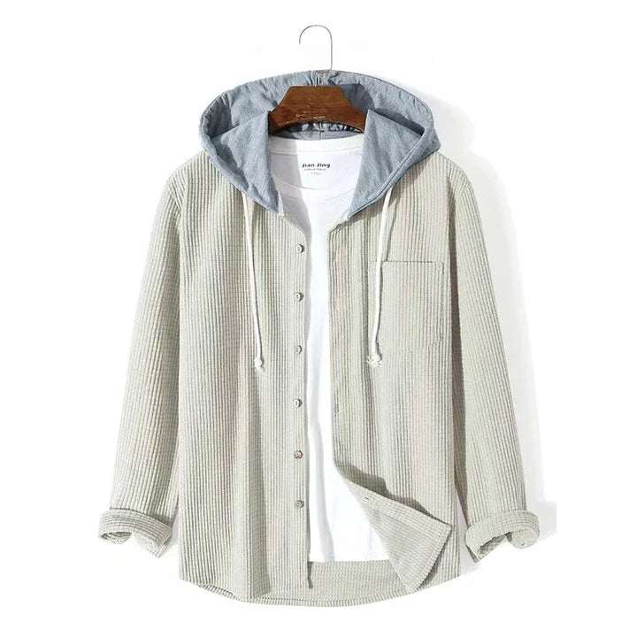 Giacca uomo con cappuccio, stile casual moderno per look urbani. Ideale per primavera e autunno, comfort e versatilità.