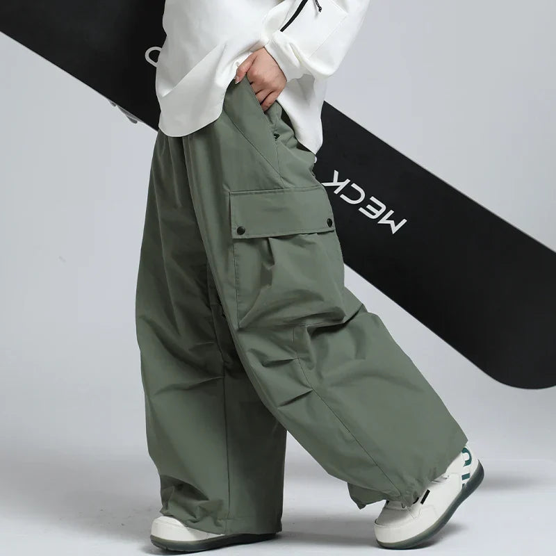 Pantaloni sci uomo larghi e resistenti, progettati per durare. Abbigliamento invernale affidabile per la neve.