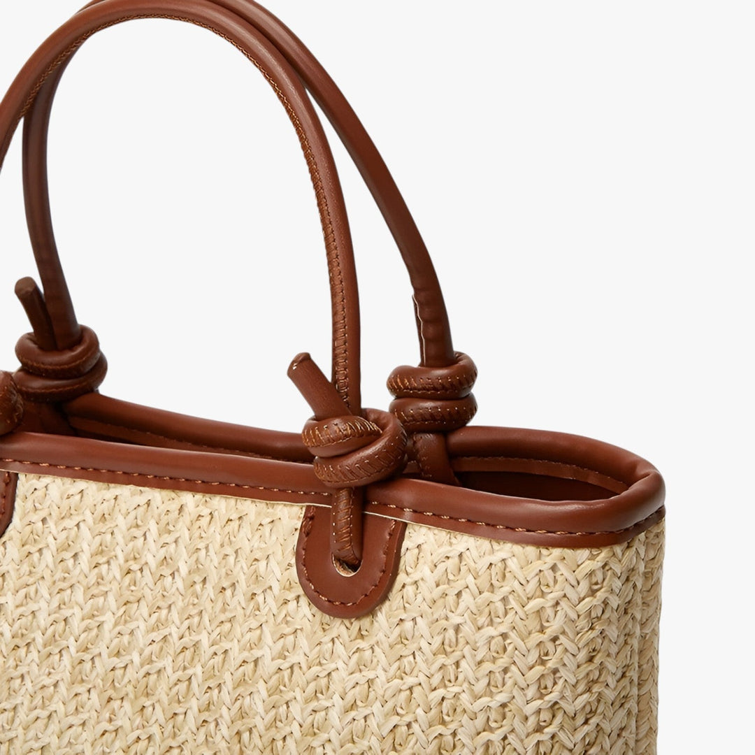 Borsa estiva in paglia naturale intrecciata, con manici comodi, ideale per la spiaggia o città.