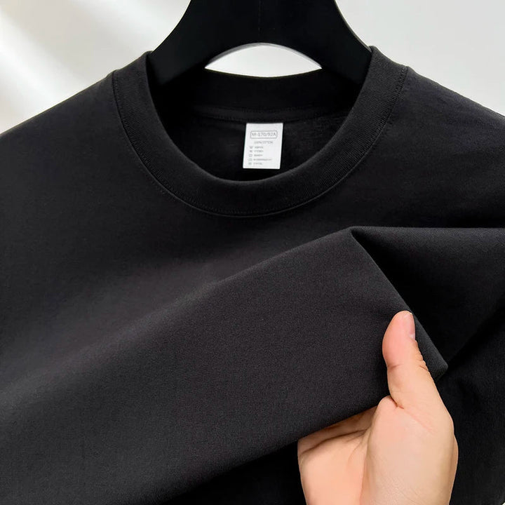 T-shirt uomo premium, tessuto leggero, girocollo, perfetto per abbigliamento maschile casual.