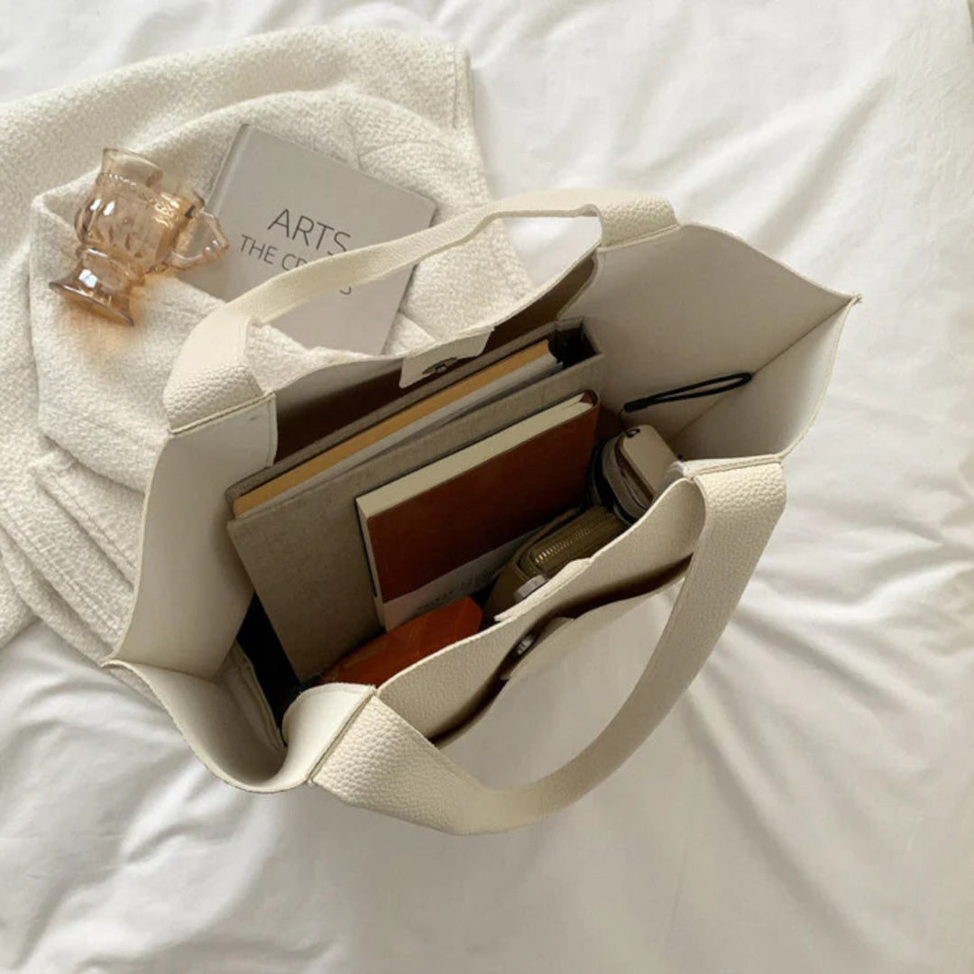 Borsa tote donna elegante, con manici robusti e ampia apertura. Pratica e capiente per ogni esigenza.