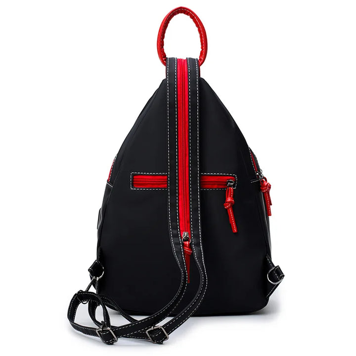Elegante zaino nero da donna, perfetto per l'uso quotidiano, viaggi brevi e per avere sempre tutto a portata di mano.
