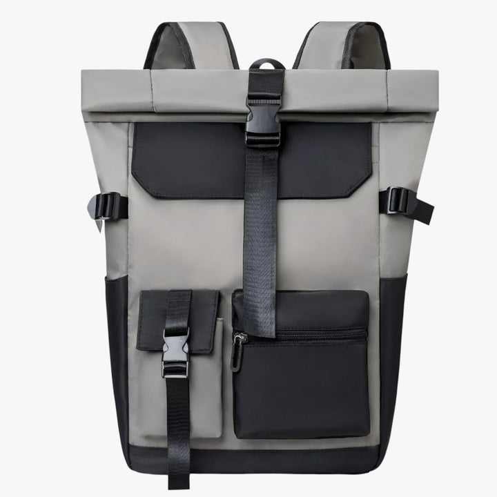 Zaino roll top uomo grigio, con tasche esterne e design robusto, perfetto per organizzare gli effetti personali.