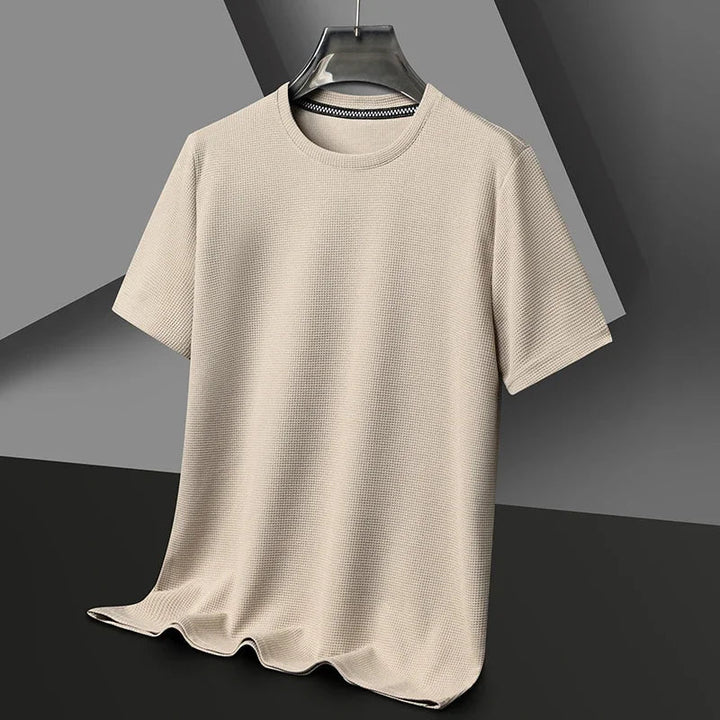 Maglietta uomo girocollo manica corta con trama a nido d'ape traspirante, ideale per comfort estivo.