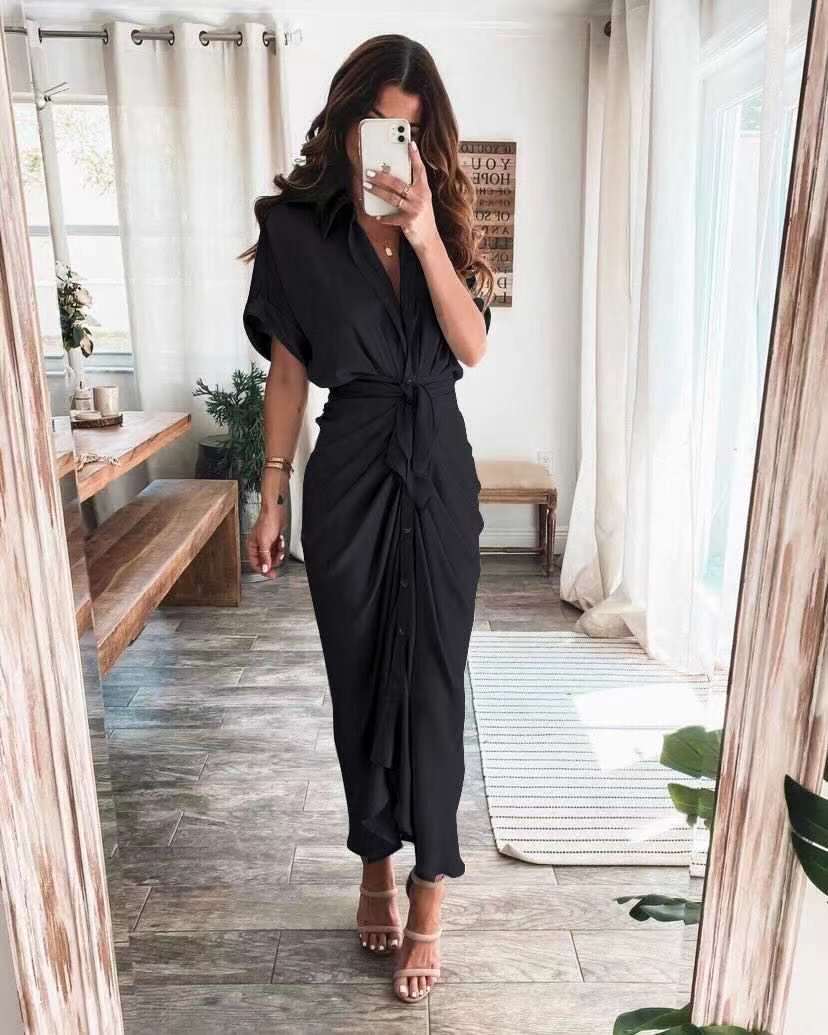 Elegante maxi abito con bottoni per donna, stile versatile, perfetto per l'estate.