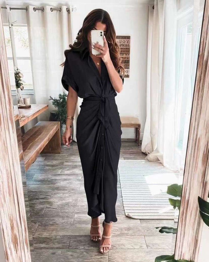 Elegante maxi abito con bottoni per donna, stile versatile, perfetto per l'estate.