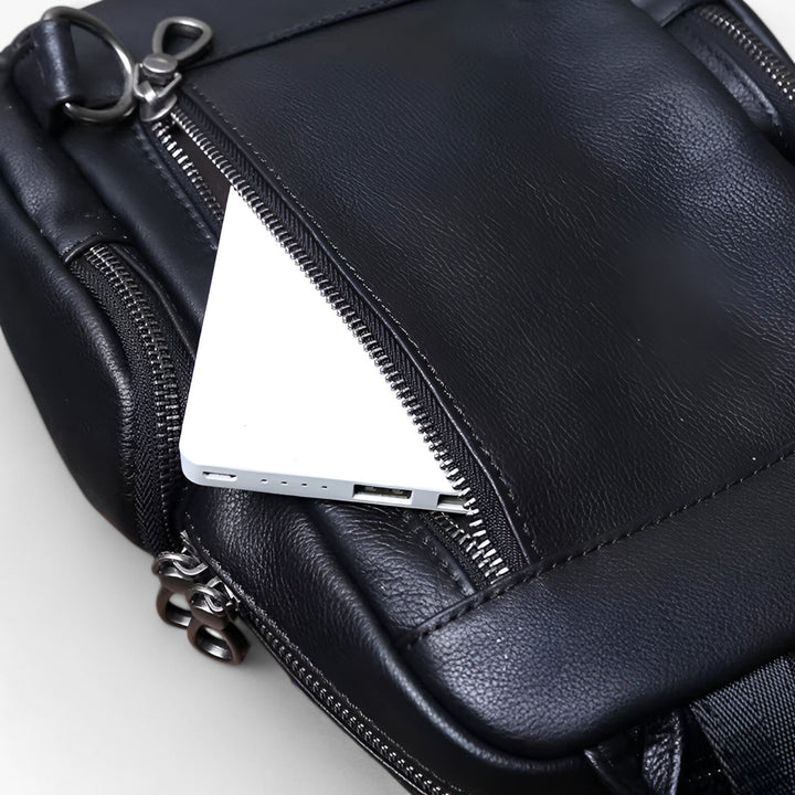 Zaino multitasche nero da donna, ideale per una perfetta organizzazione. Può essere usato anche come borsa.