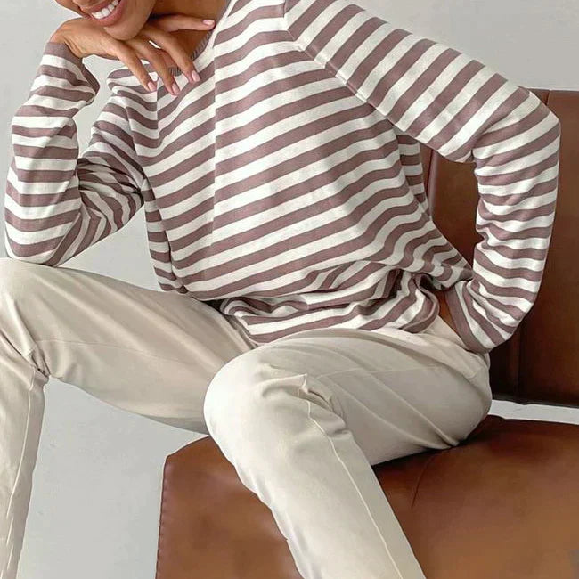 Felpa donna a righe, girocollo e maniche lunghe. Top casual ideale per look quotidiani alla moda e versatili.