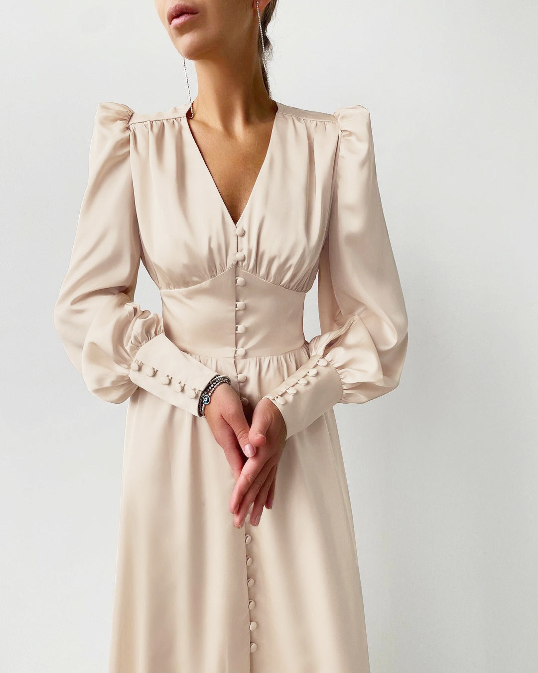 Abito estivo elegante donna, vestito da sera chic e lussuoso, ideale per feste serali estive.
