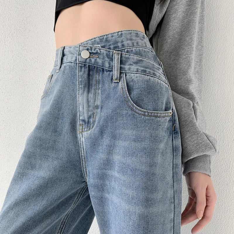 Jeans donna Mom, vita alta, vestibilità ampia e comoda, perfetti per look casual, moda quotidiana e stile retrò.